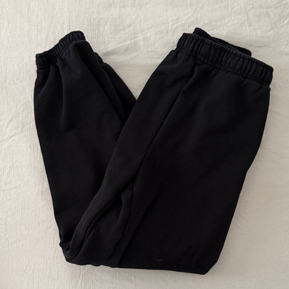 Aritzia Pants - Aritzia Black Sweatpants